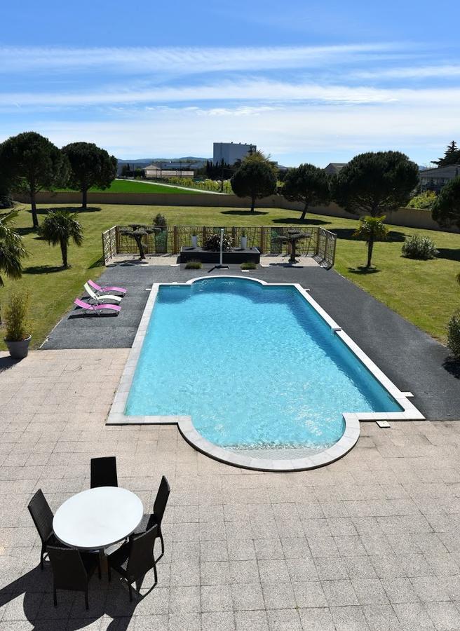Hotel Sous Les Pins Étoile-sur-Rhône
